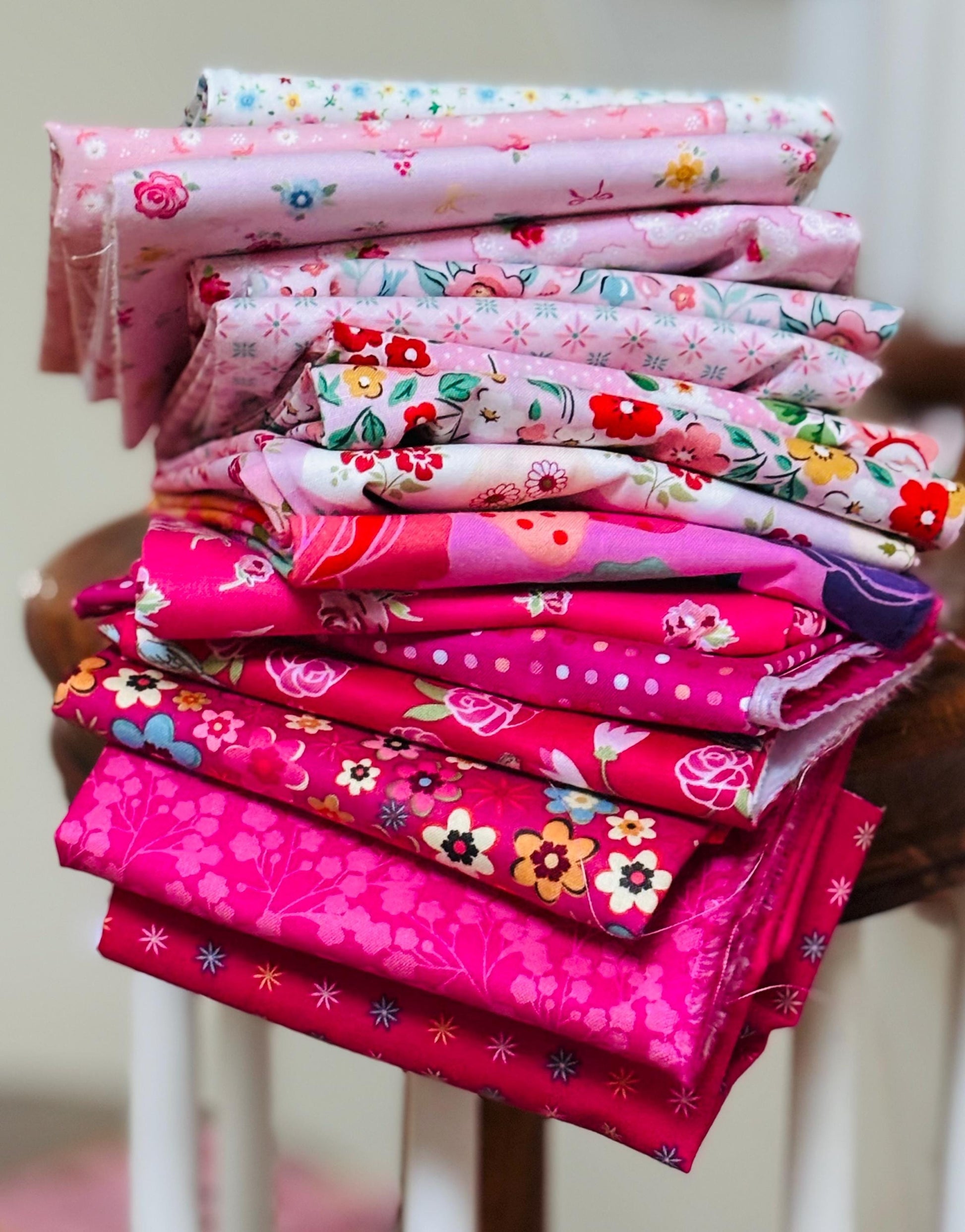 Poppie party 16 fat quarter dark to light pink - Poppie cotton collections - rosy cheeks - calico - seeing dots flower market V2