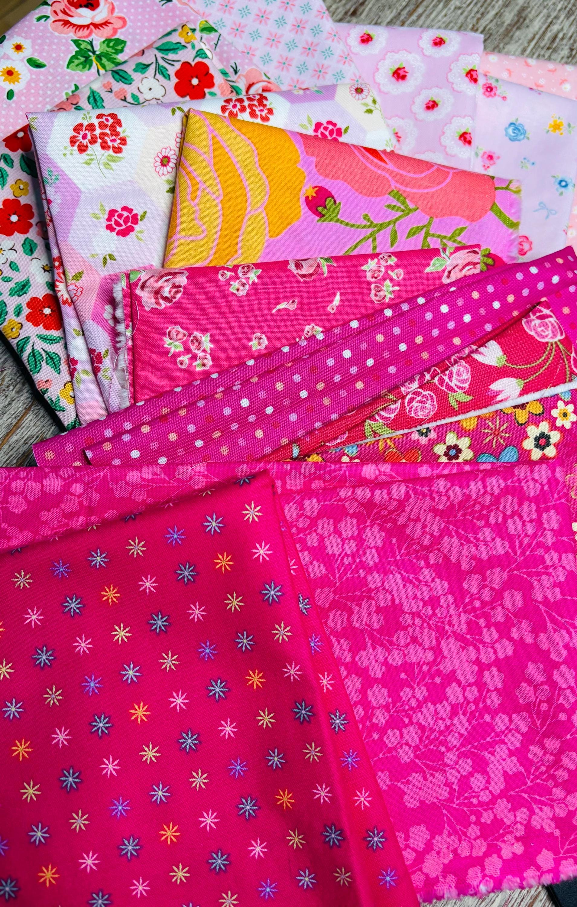 Poppie party 16 fat quarter dark to light pink - Poppie cotton collections - rosy cheeks - calico - seeing dots flower market V2