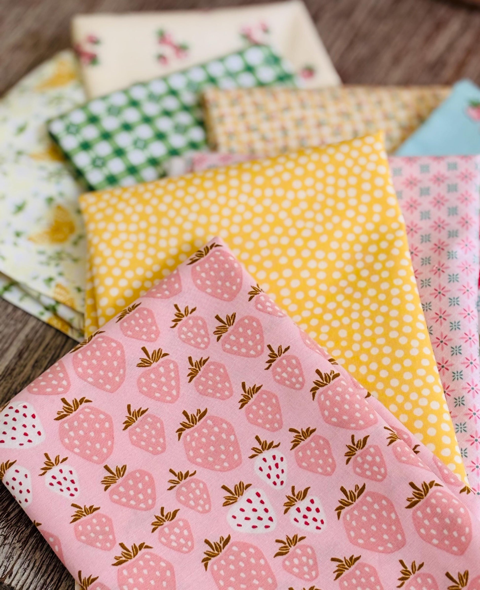 Hello spring - 9 fat quarter bundle - Poppie cotton AGD RBD Under the apple tree Plaid Rosy cheeks strawberry