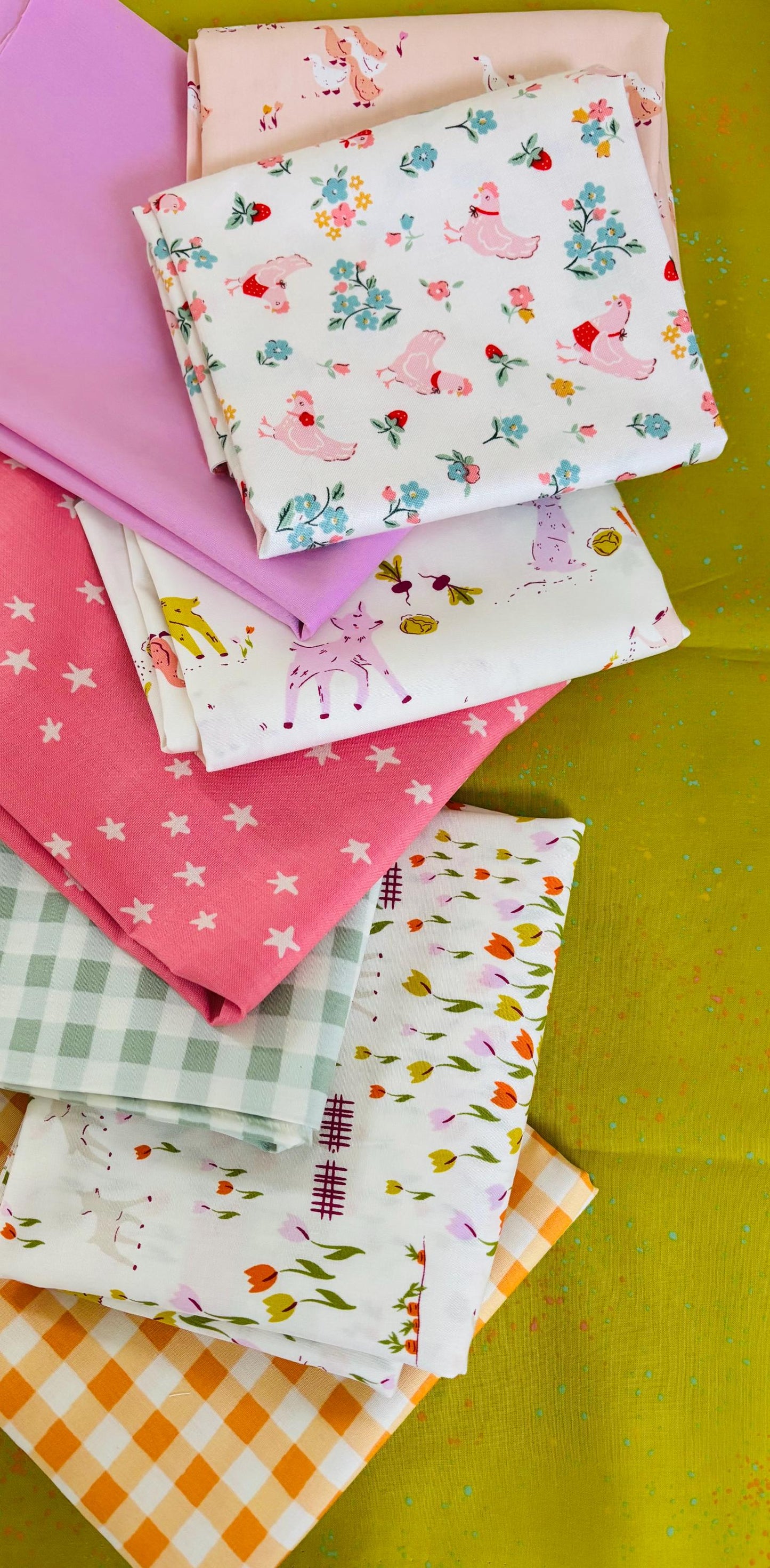 Hens and geese - 9 fat quarter bundle - Poppie Cotton speckled starry pure solids