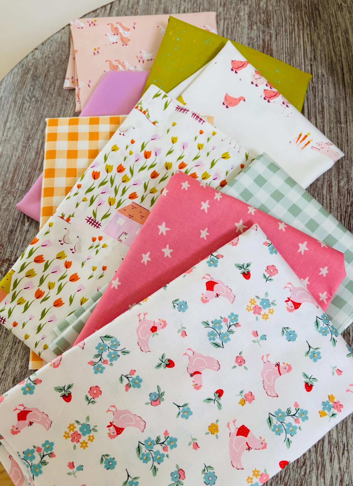 Hens and geese - 9 fat quarter bundle - Poppie Cotton speckled starry pure solids