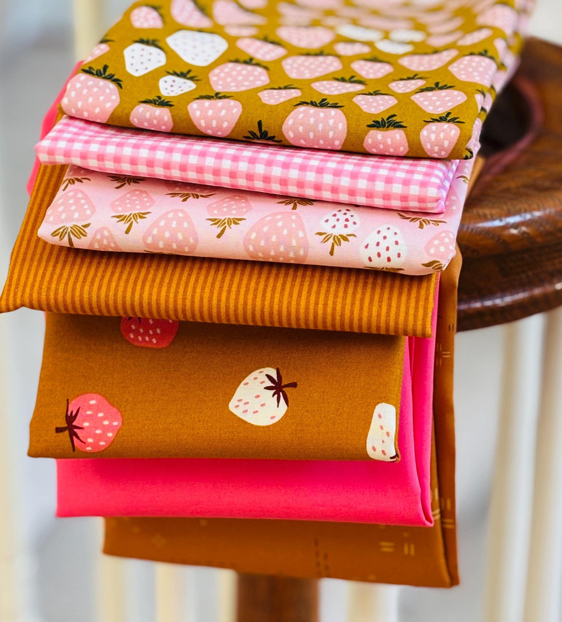 Golden berries - 7 fat quarter bundle strawberry gingham under the apple tree