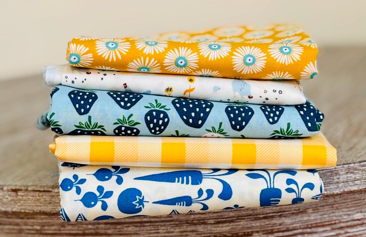 Sunshine days - 5 fat quarter bundle strawberry gingham Hey love bug