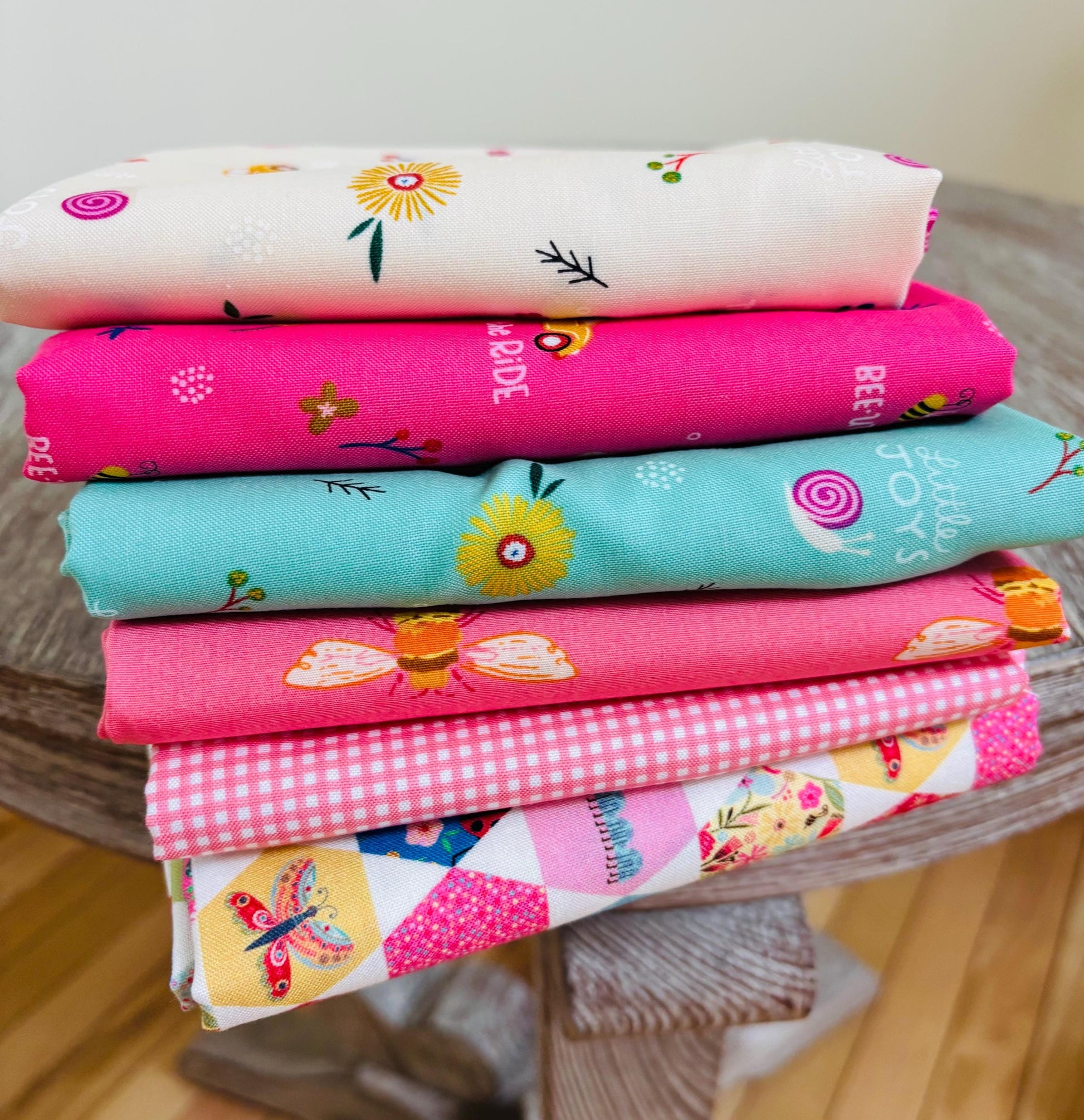 Its the little things in life 6 FQ mini bundle AGF Poppie cotton Hey love bug