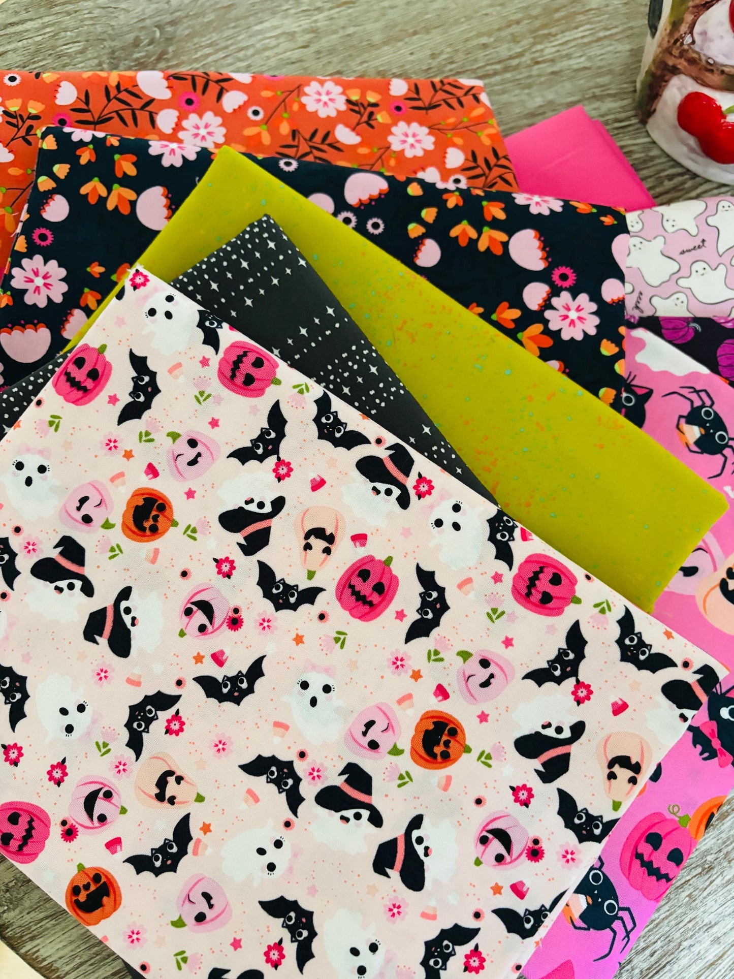 Return of pink halloween part 1 - 9 fat quarter bundle - Not scary