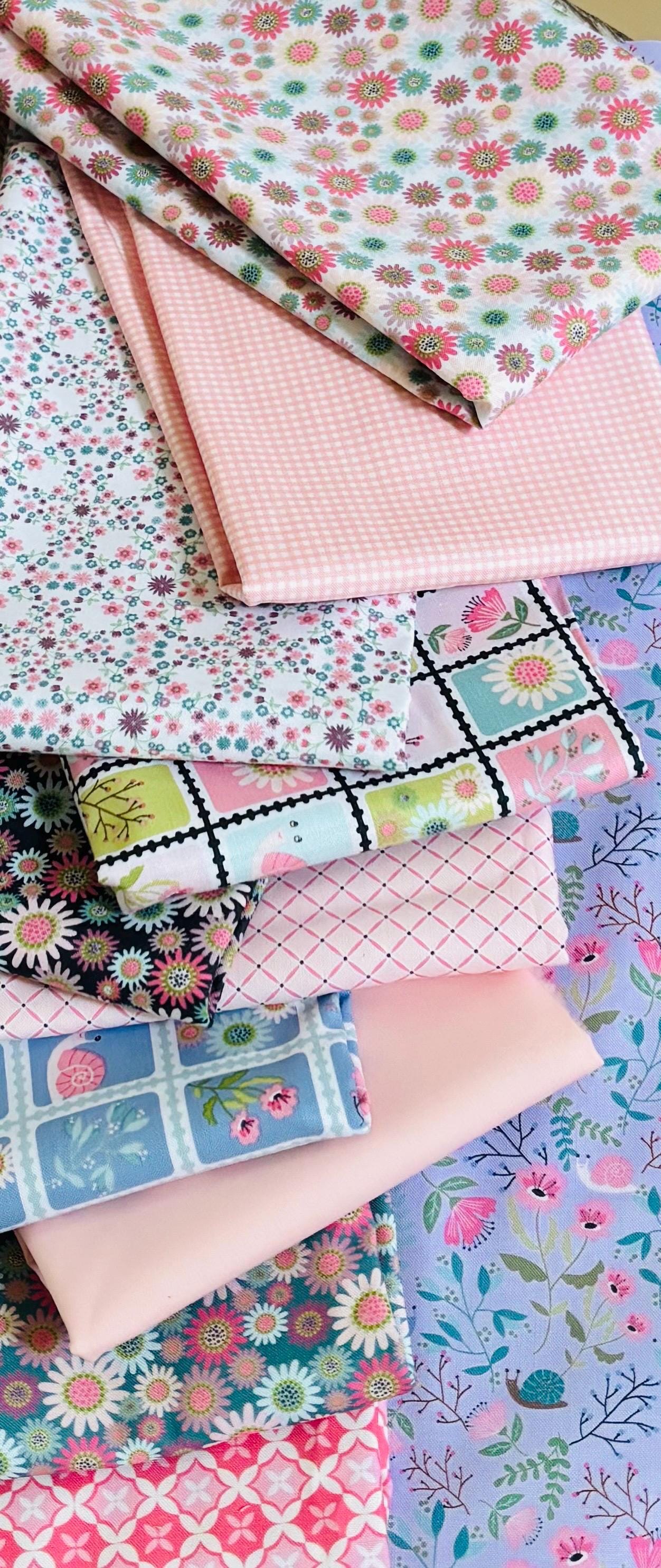 Best of Poppie le petit escargot - 11 fat quarter bundle - 9 le petit escargot prints + 2 blenders gingham and solid