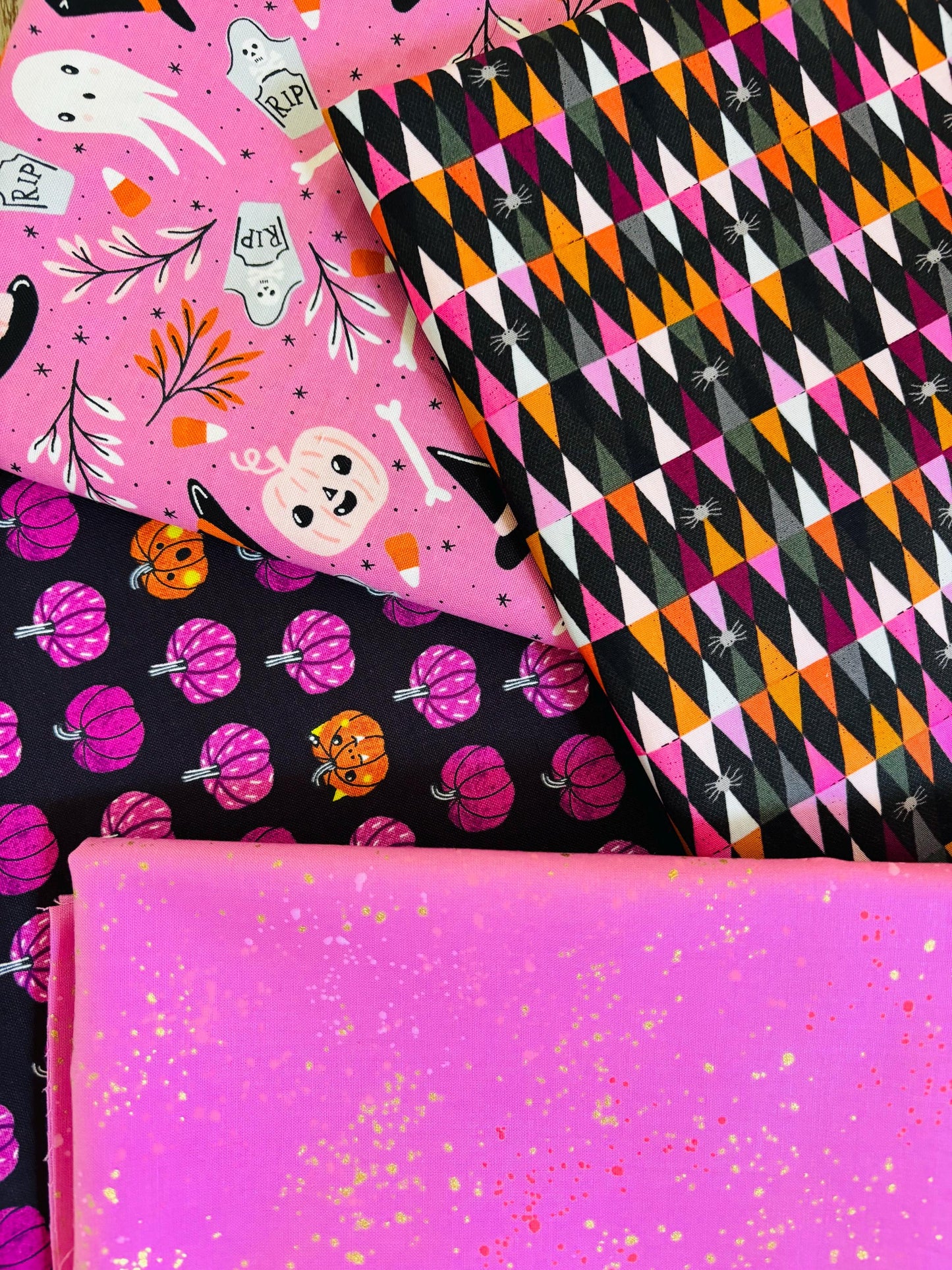 Halloween the darker side - 13 fat quarter bundle - halloween