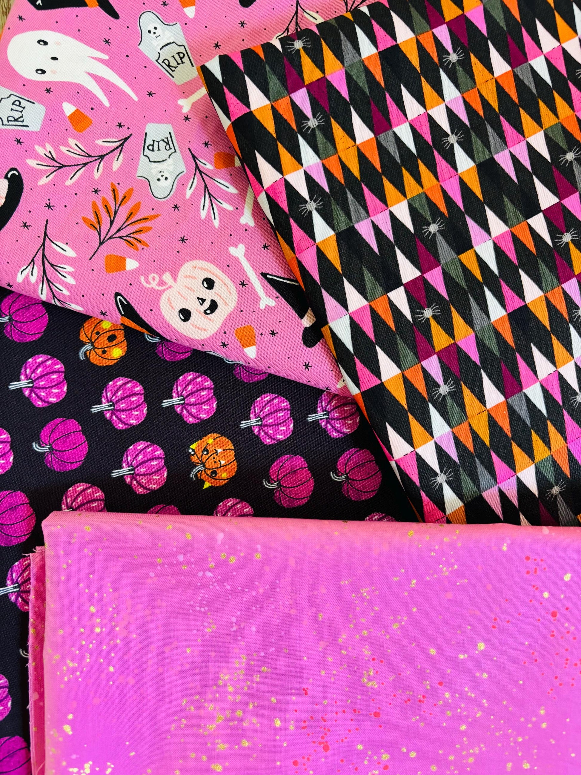 Halloween the darker side - 13 fat quarter bundle - halloween