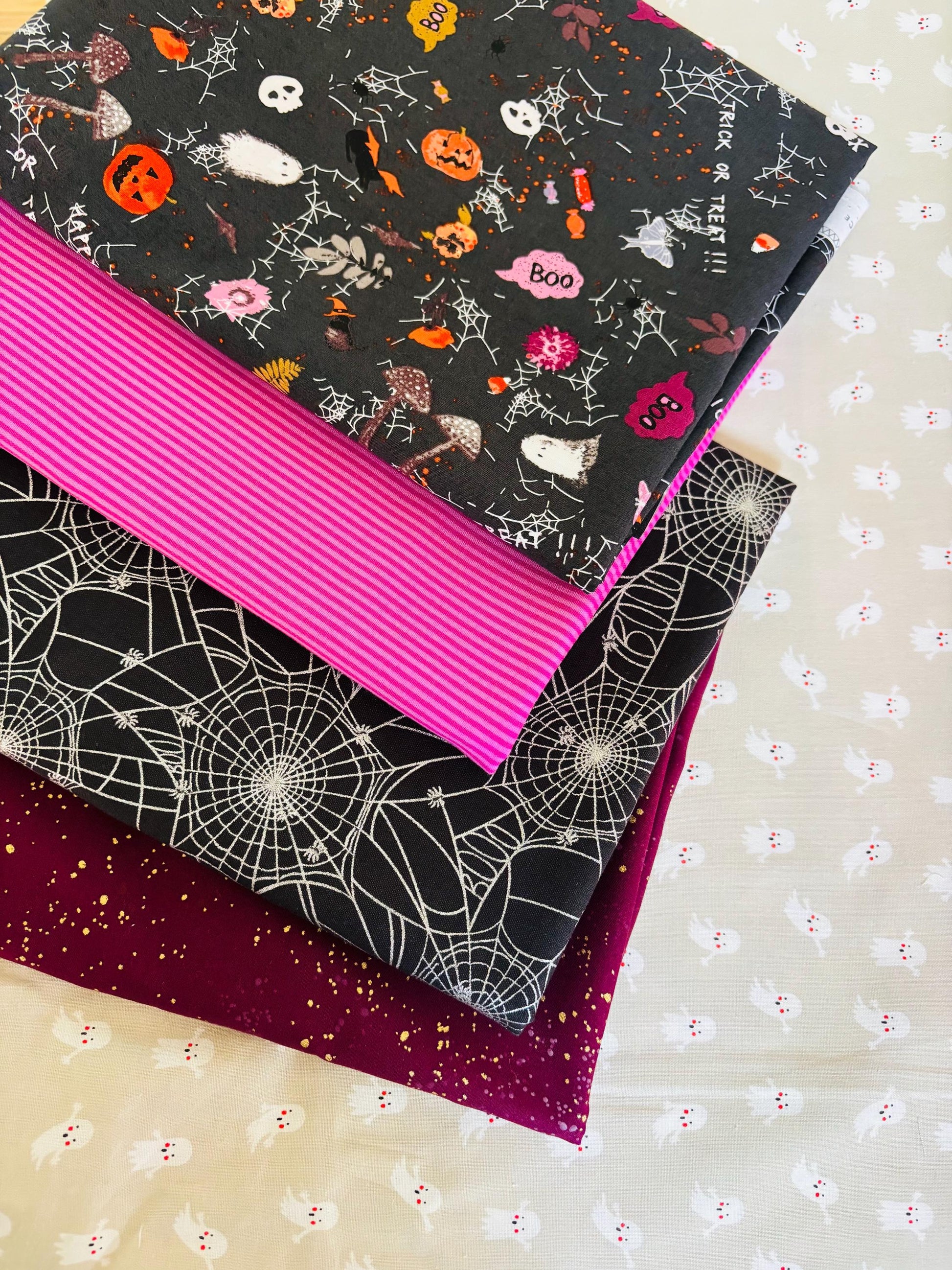 Halloween the darker side - 13 fat quarter bundle - halloween