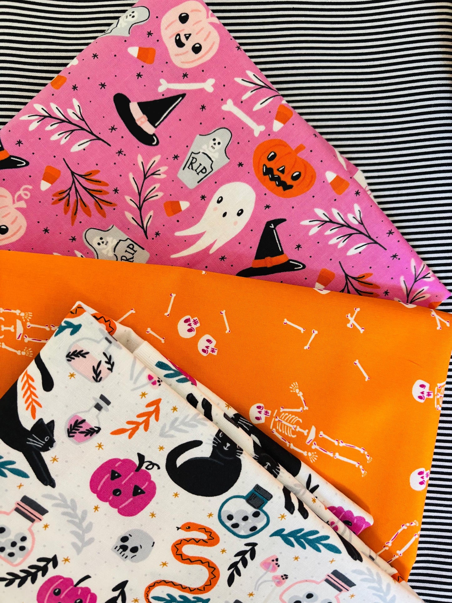 Halloween the darker side - 13 fat quarter bundle - halloween