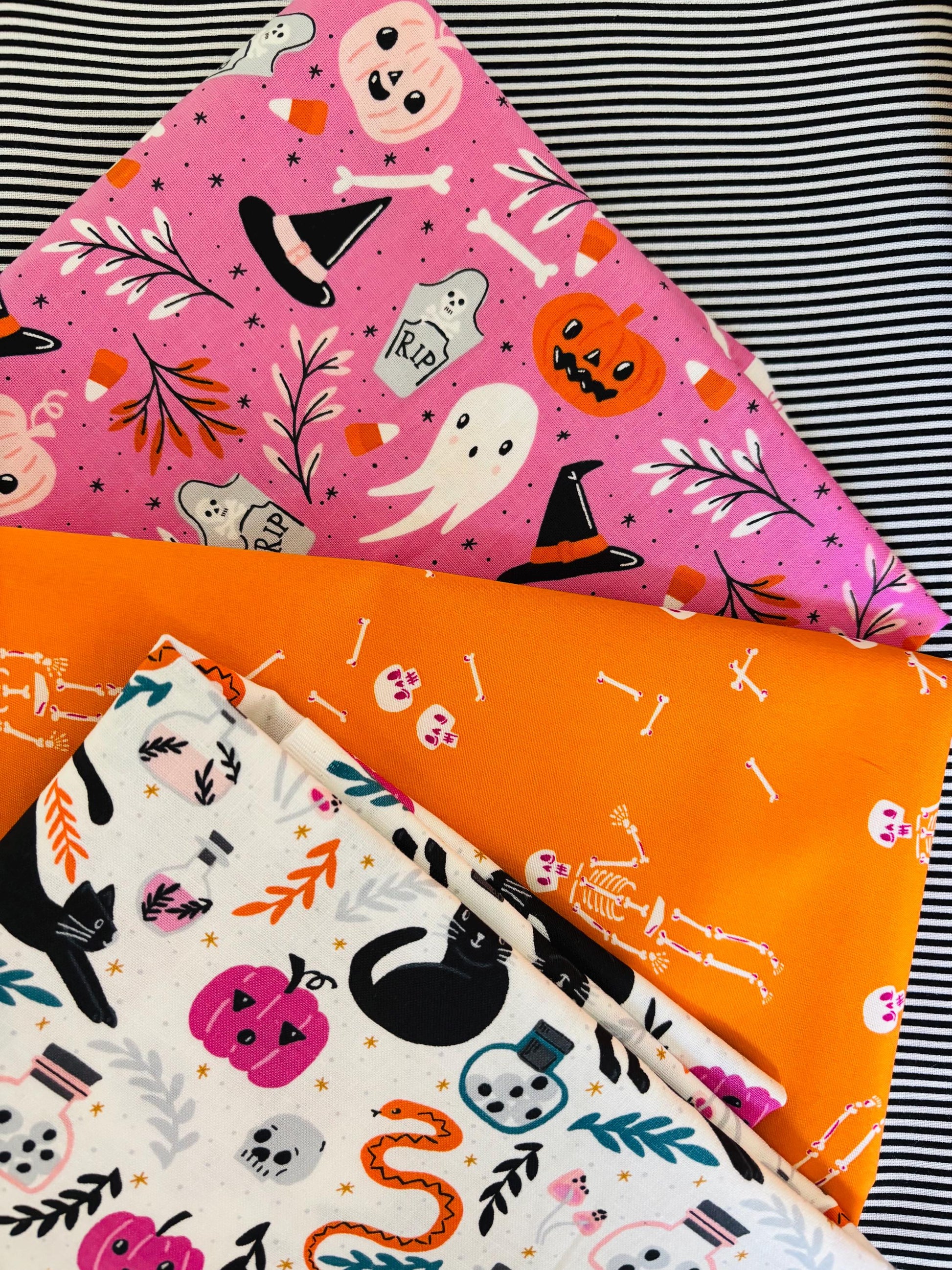 Halloween the darker side - 13 fat quarter bundle - halloween
