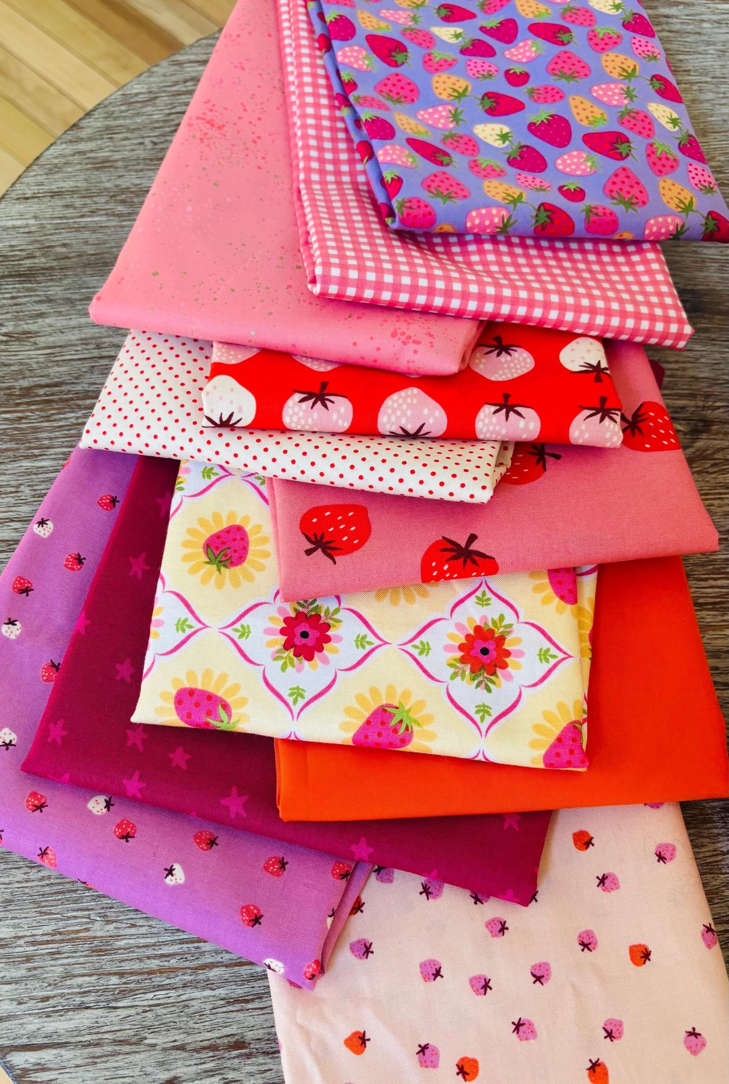 Strawberry with a hint of raspberry # 2 | Fat quarters bundles 11 fabrics | AGF RBD | Ruby star Kimberly Kight