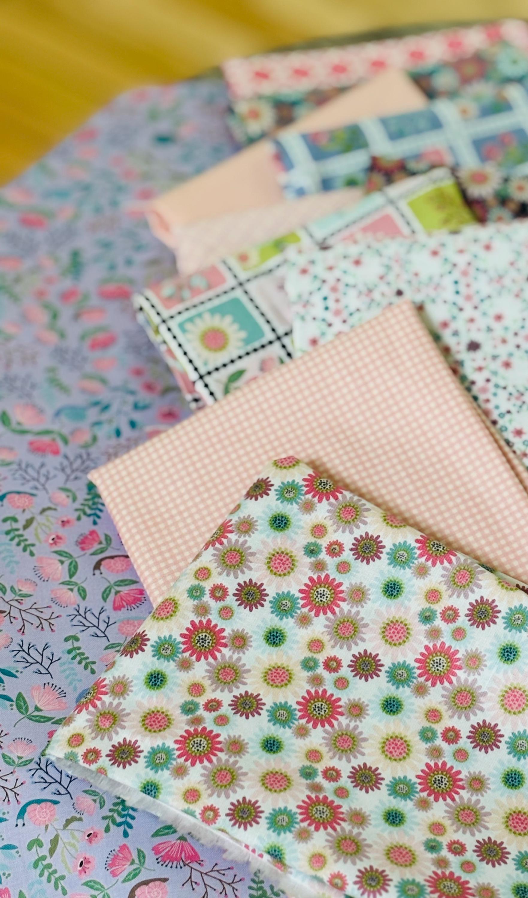 Best of Poppie le petit escargot - 11 fat quarter bundle - 9 le petit escargot prints + 2 blenders gingham and solid