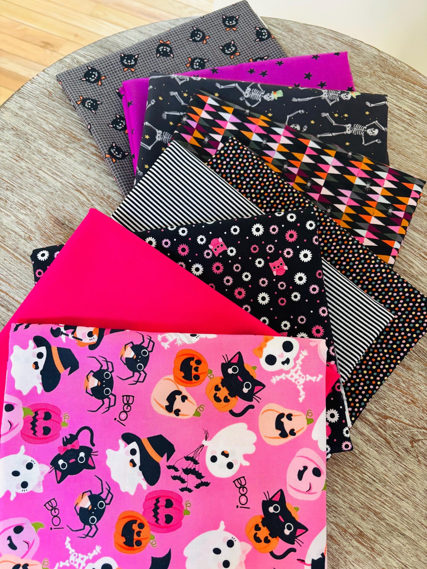 Return of pink halloween part 7 - 9 fat quarter bundle - Not scary