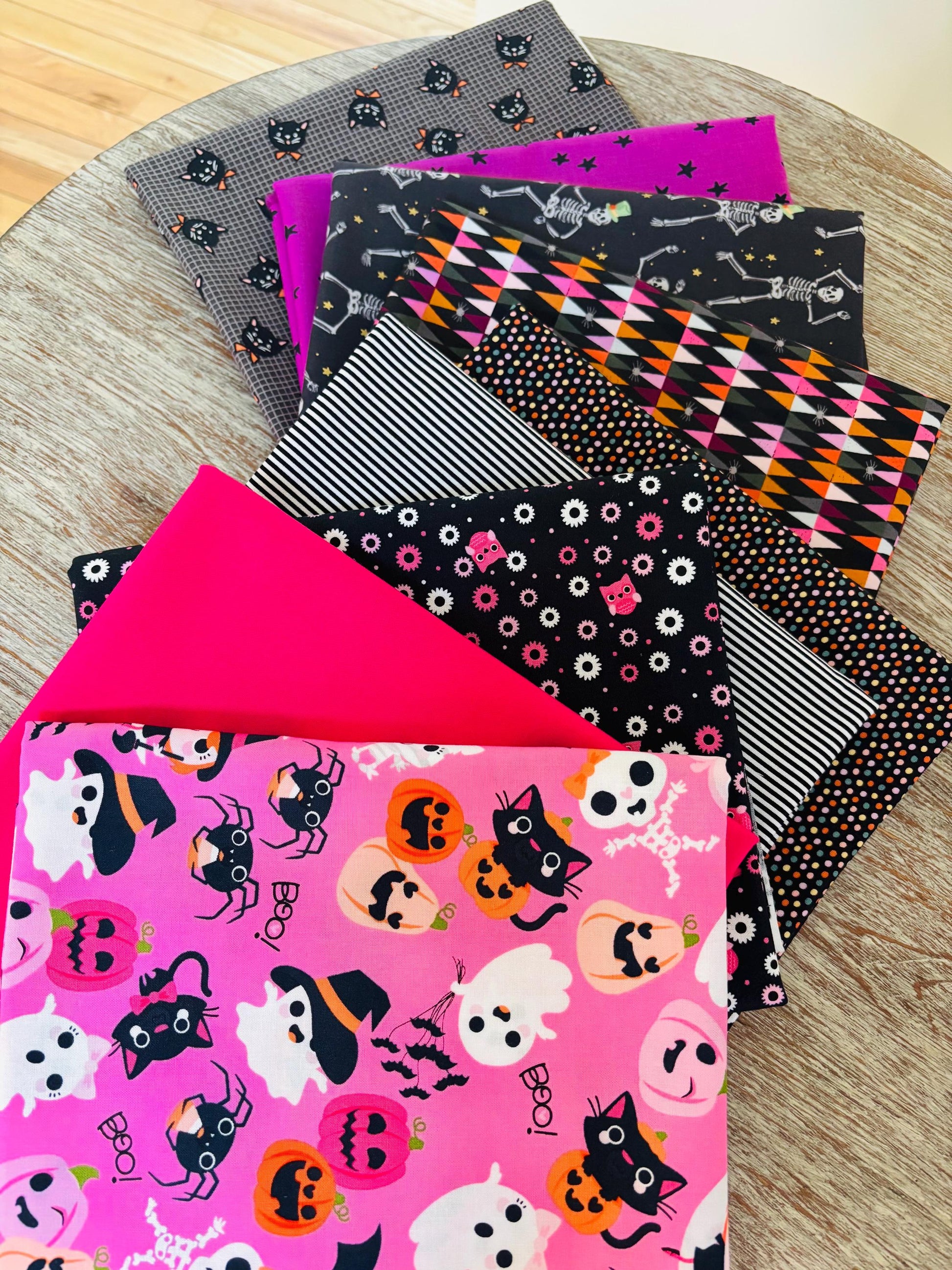Return of pink halloween part 7 - 9 fat quarter bundle - Not scary