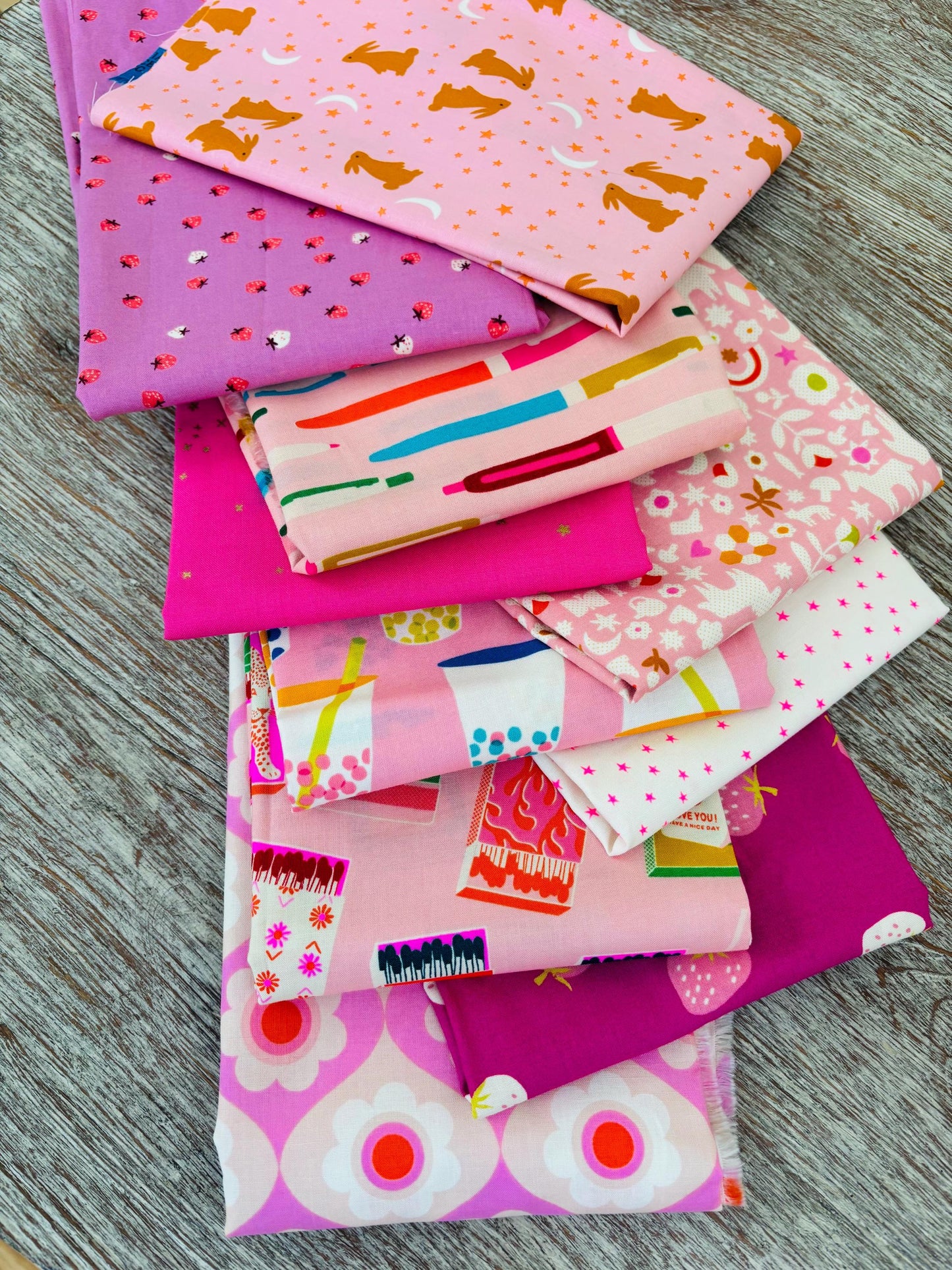 Outrageously pink #3 - 10 fat quarter bundle - Ruby star mash up and one solid with gold stars
