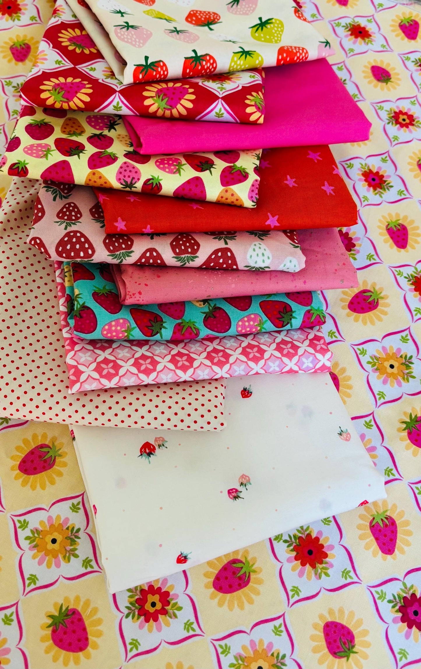 Strawberry Bowl part 2 | Fat quarters bundles 12 fabrics | AGF RBD | Ruby star Kimberly Kight