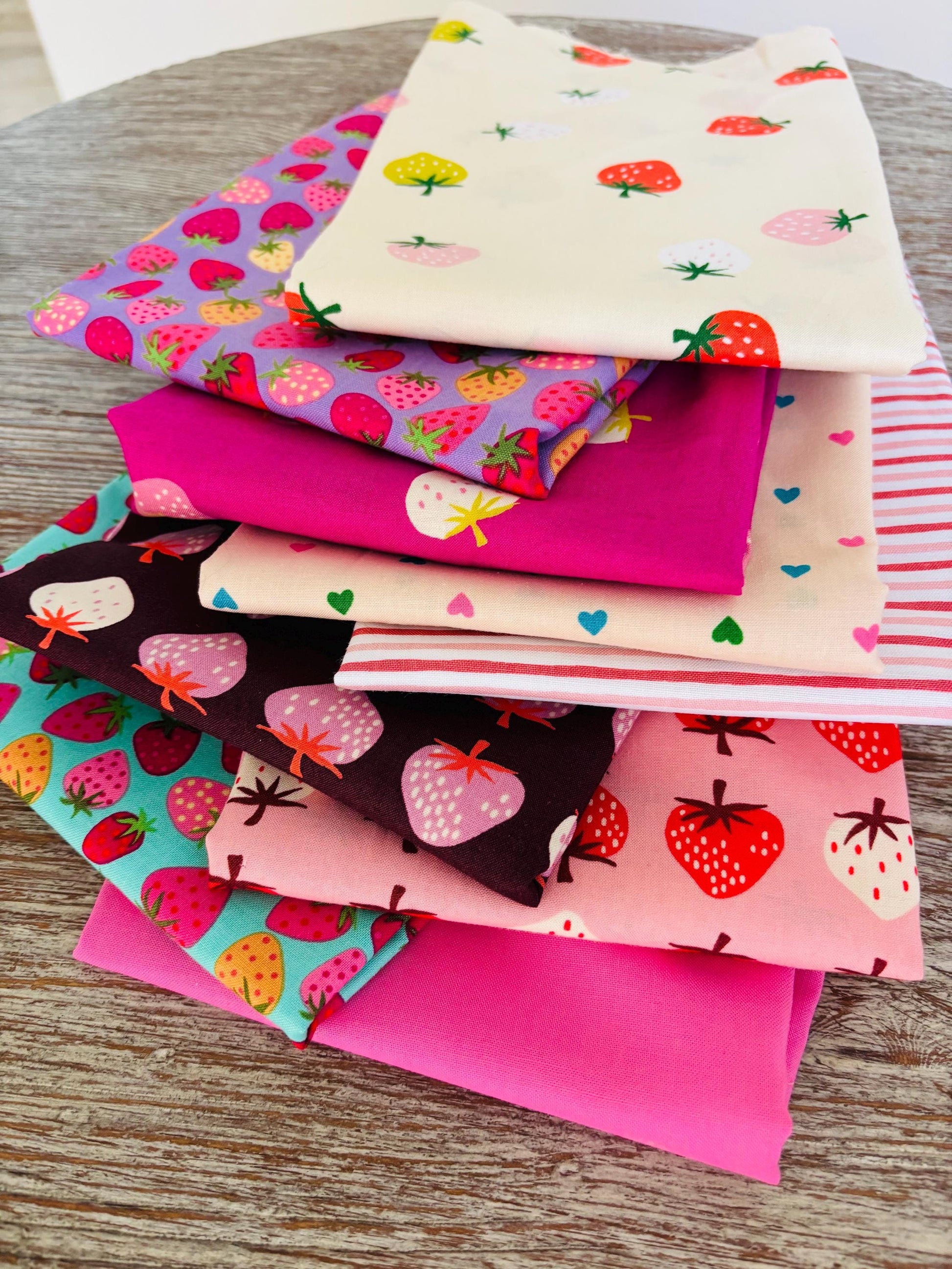 Strawberry heart - 9 fat quarter bundle - Poppie cotton AGD RBD Under the apple tree Plaid Rosy cheeks strawberry