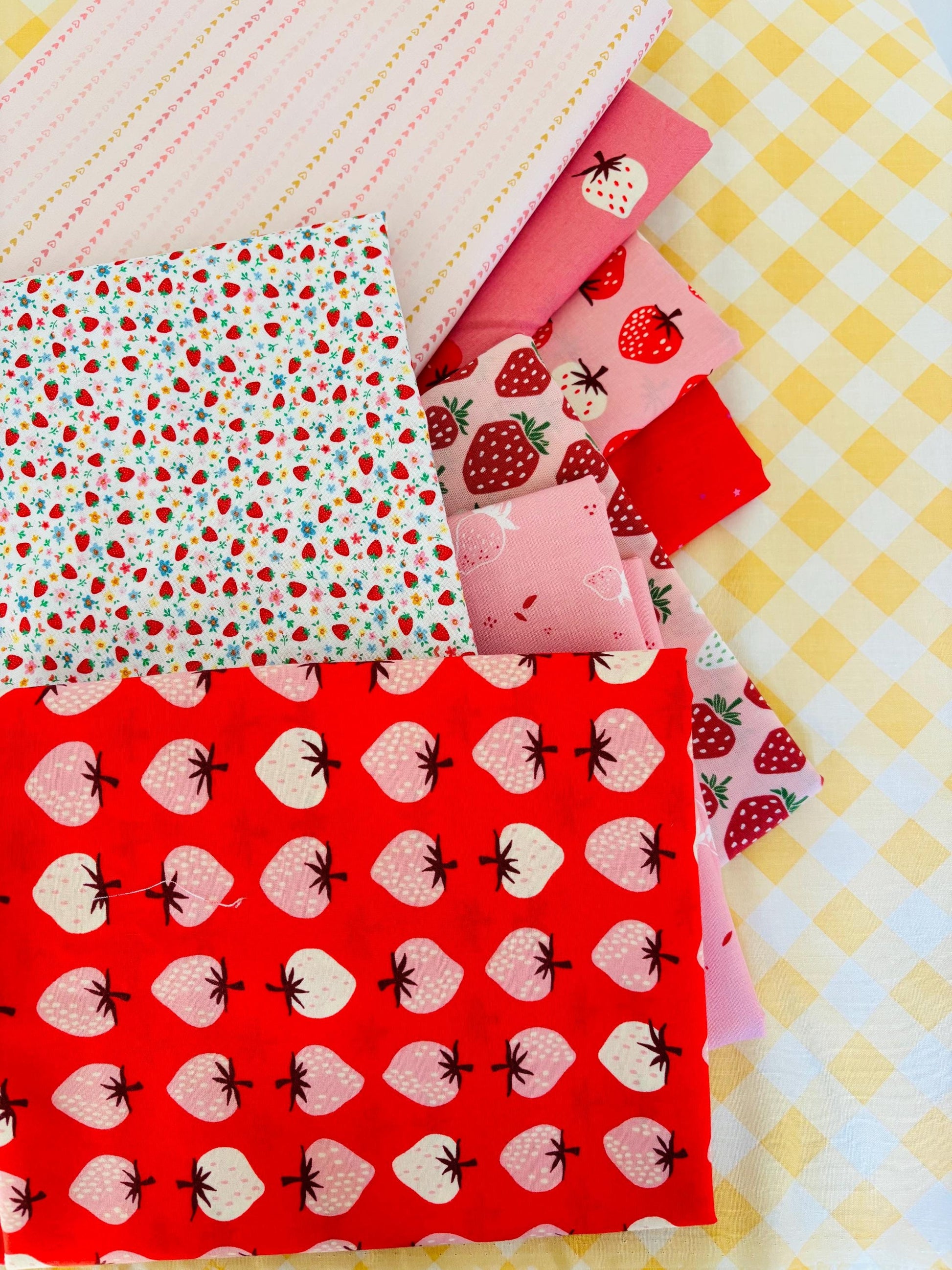 Strawberry overload on repeat - seasonal - 19 fat quarter bundle - Strawberry - AGF - plaid Poppie cotton under the apple tree