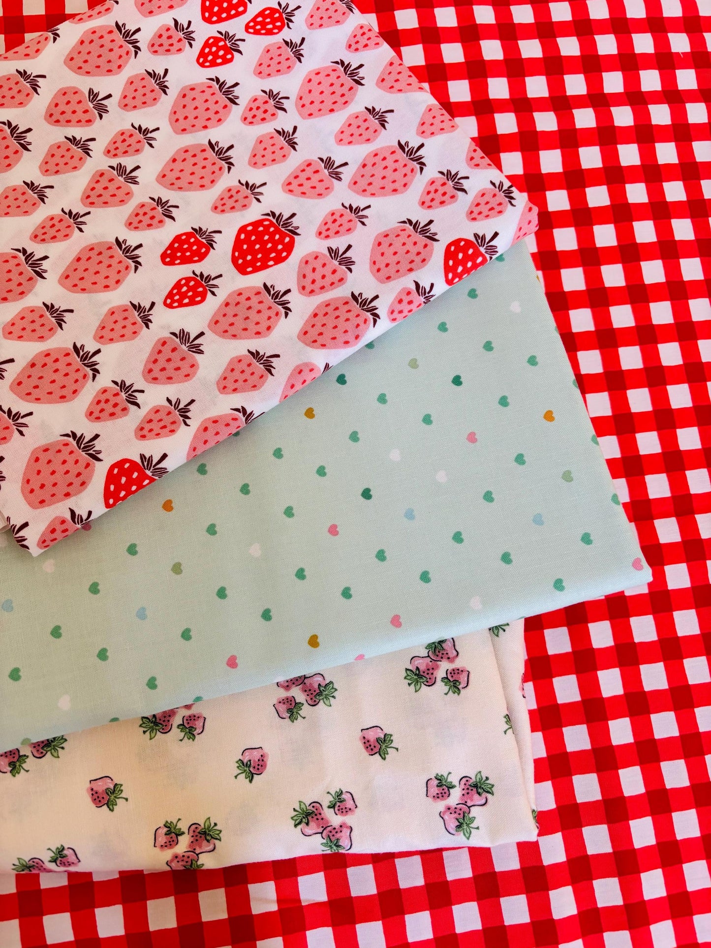 Strawberry overload on repeat - seasonal - 19 fat quarter bundle - Strawberry - AGF - plaid Poppie cotton under the apple tree