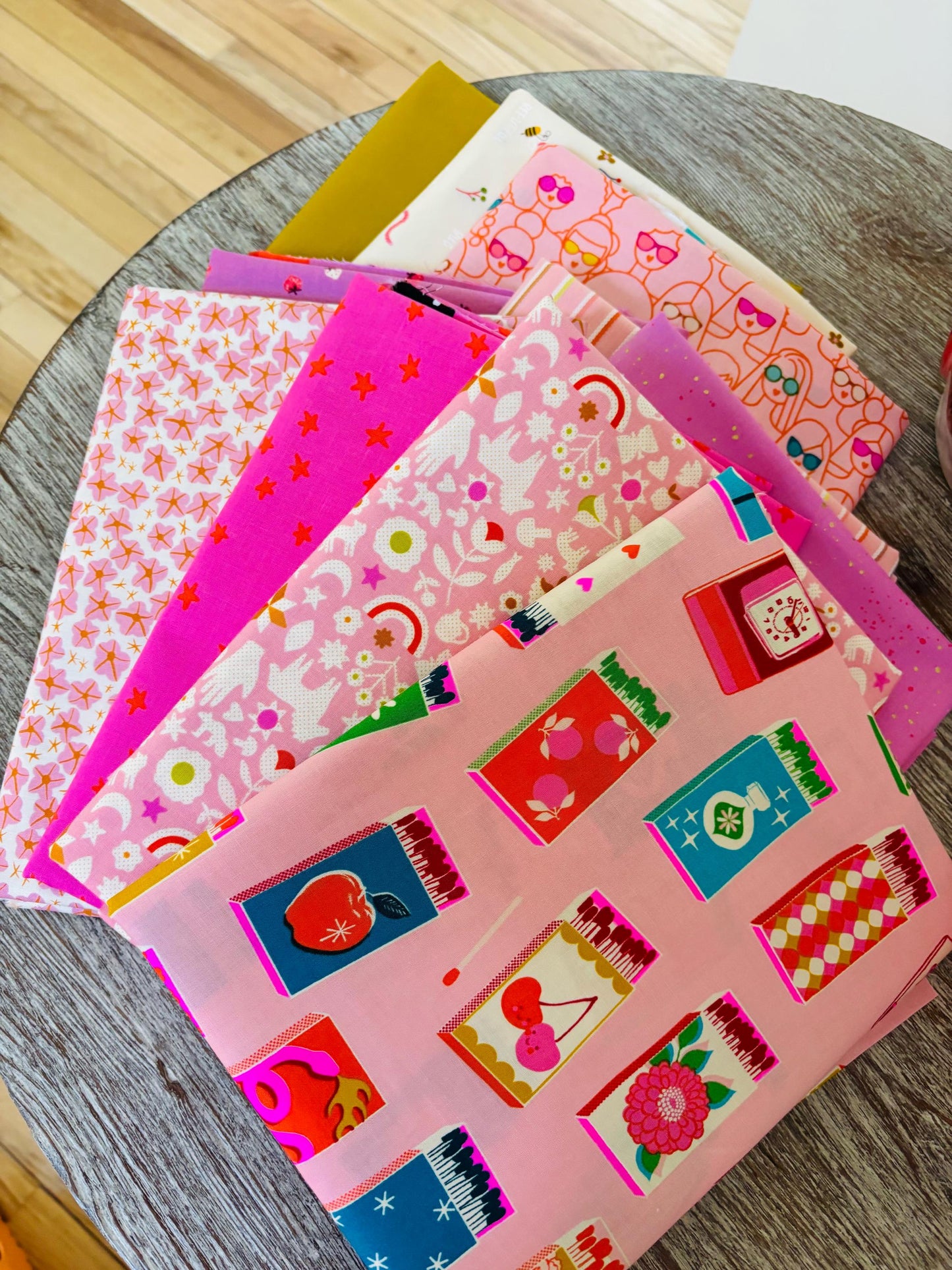 Pink summer - 10 fat quarter bundle - Ruby star Poppie Starry Speckled