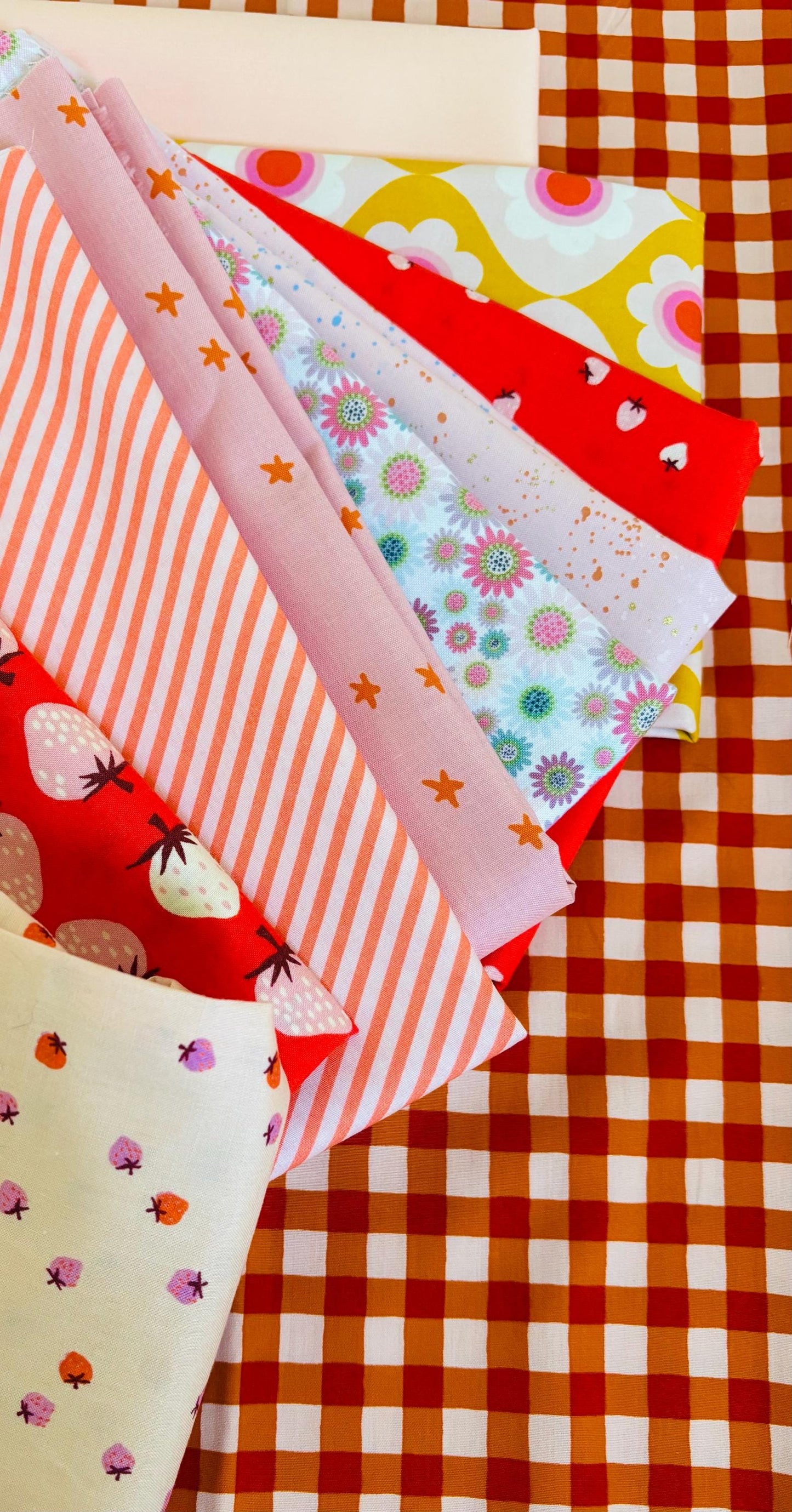 Just peachy summer - 10 fat quarter bundle - Ruby star- speckled strawberry starry AGF