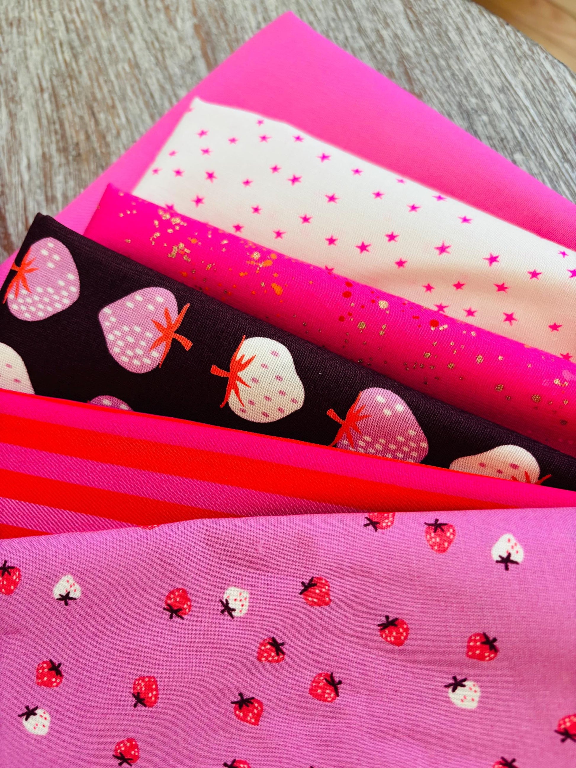 Deep berry crush - 6 fat quarter bundle strawberry gingham Ruby star AGF Starry