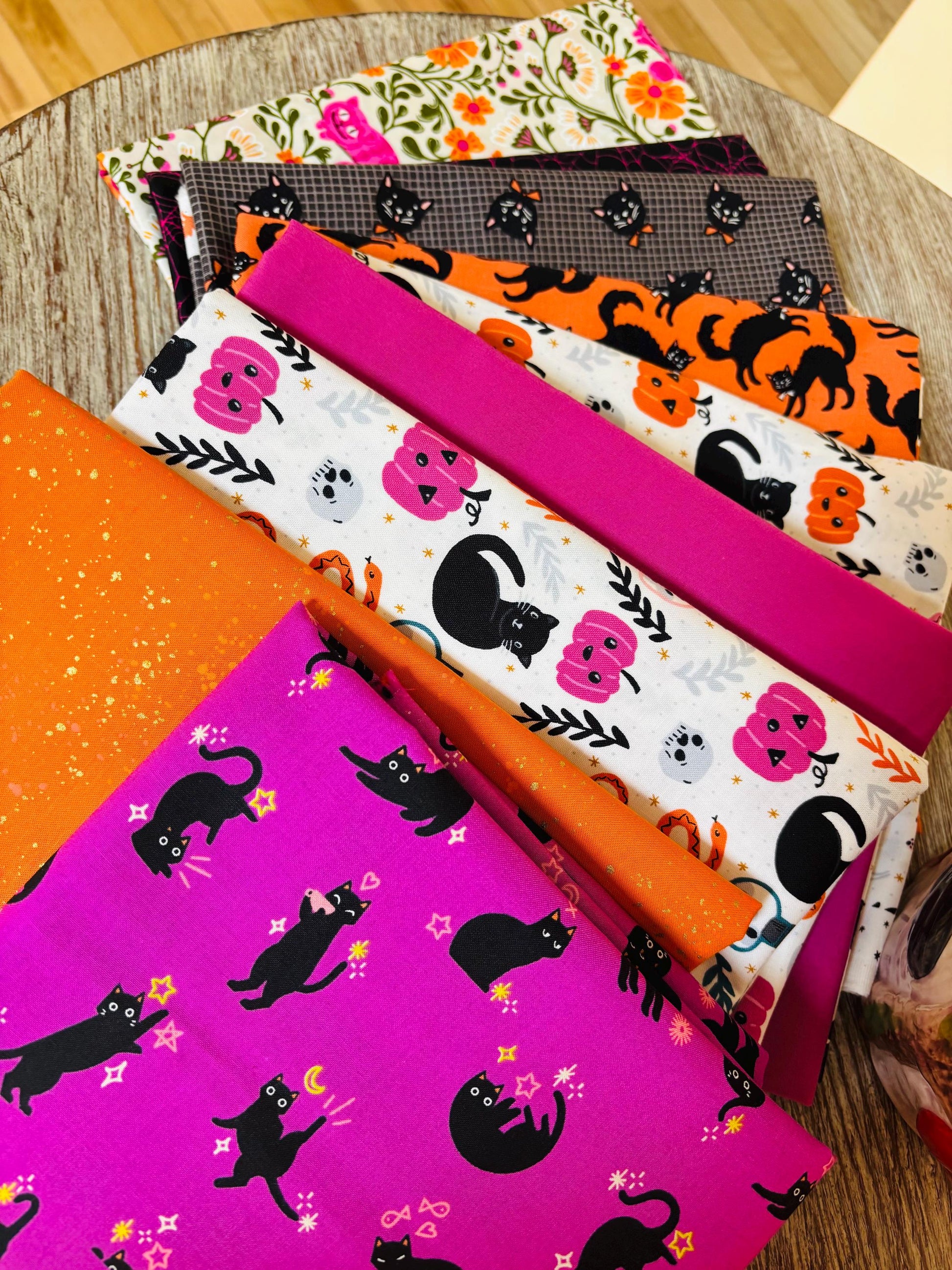 The witches cat - 9 fat quarter bundle - Halloween
