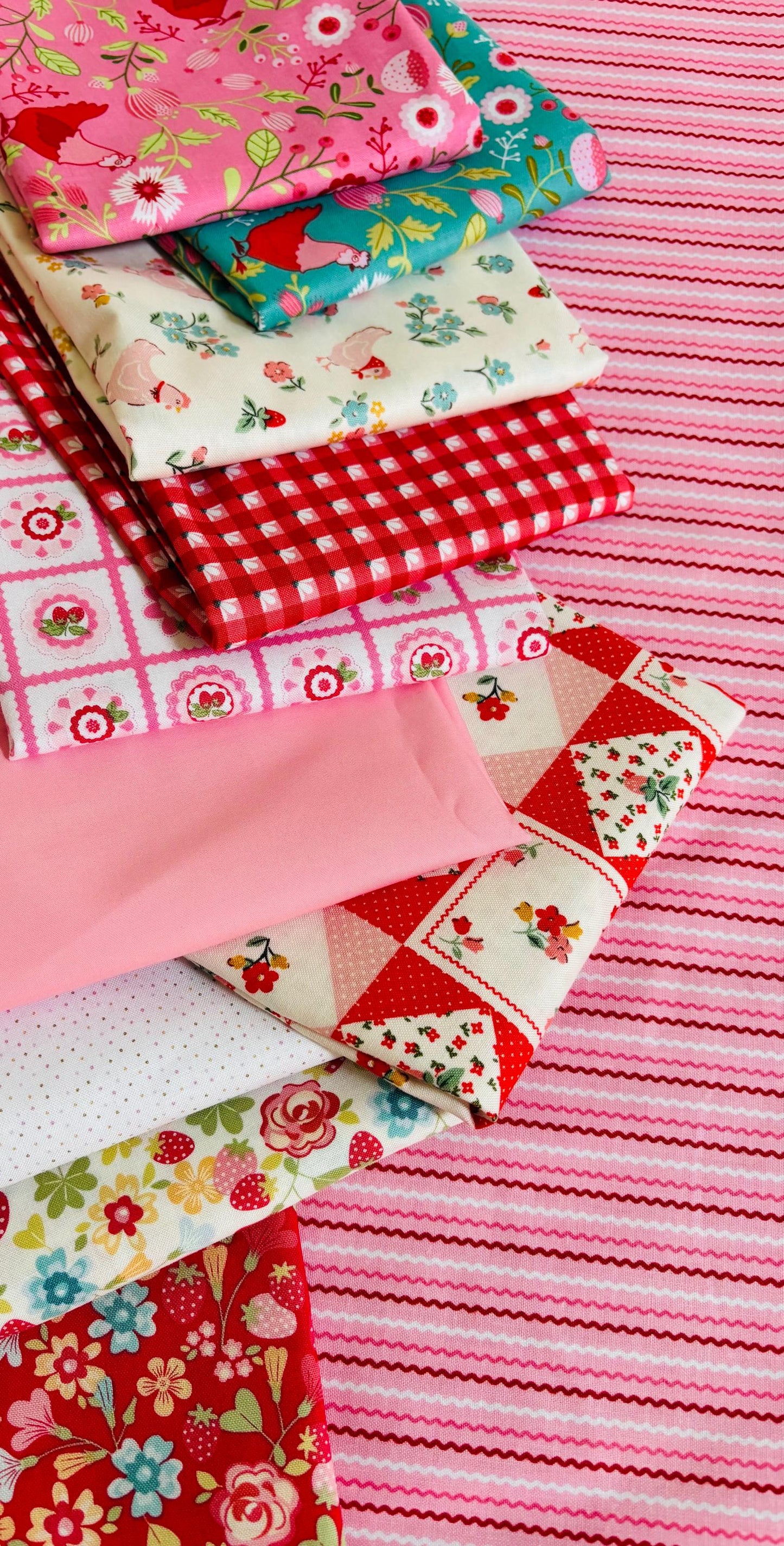 Henhouse XOXO #3 - 11 fat quarter - Smitten chicken farmhouse fancy AGF Plaid