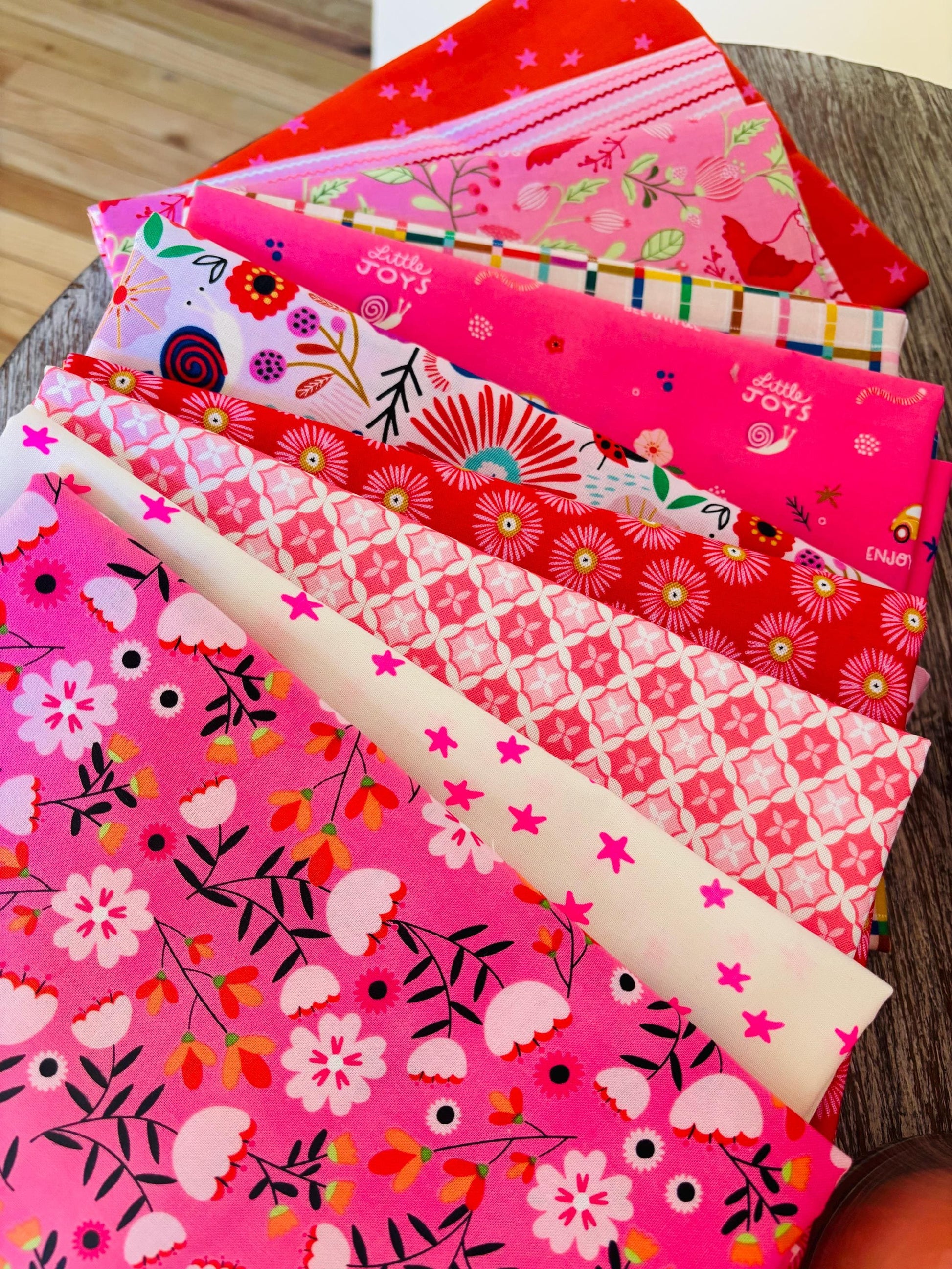 Poppie brights with a touch of starry - 10 fat quarter bundle - Ruby star poppie cotton smitten chicken pink