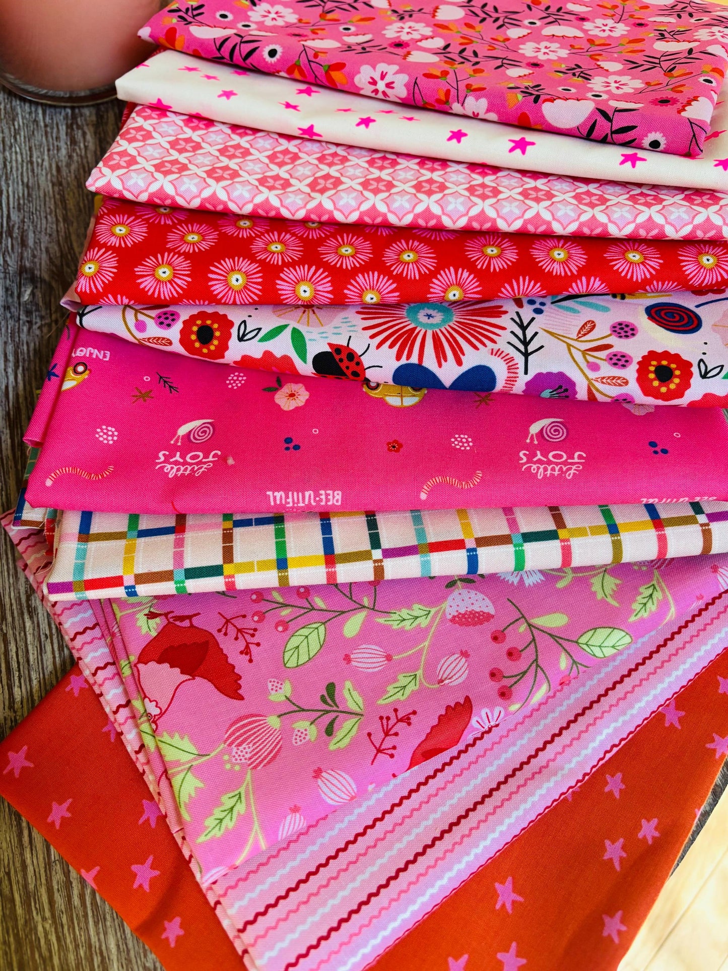 Poppie brights with a touch of starry - 10 fat quarter bundle - Ruby star poppie cotton smitten chicken pink