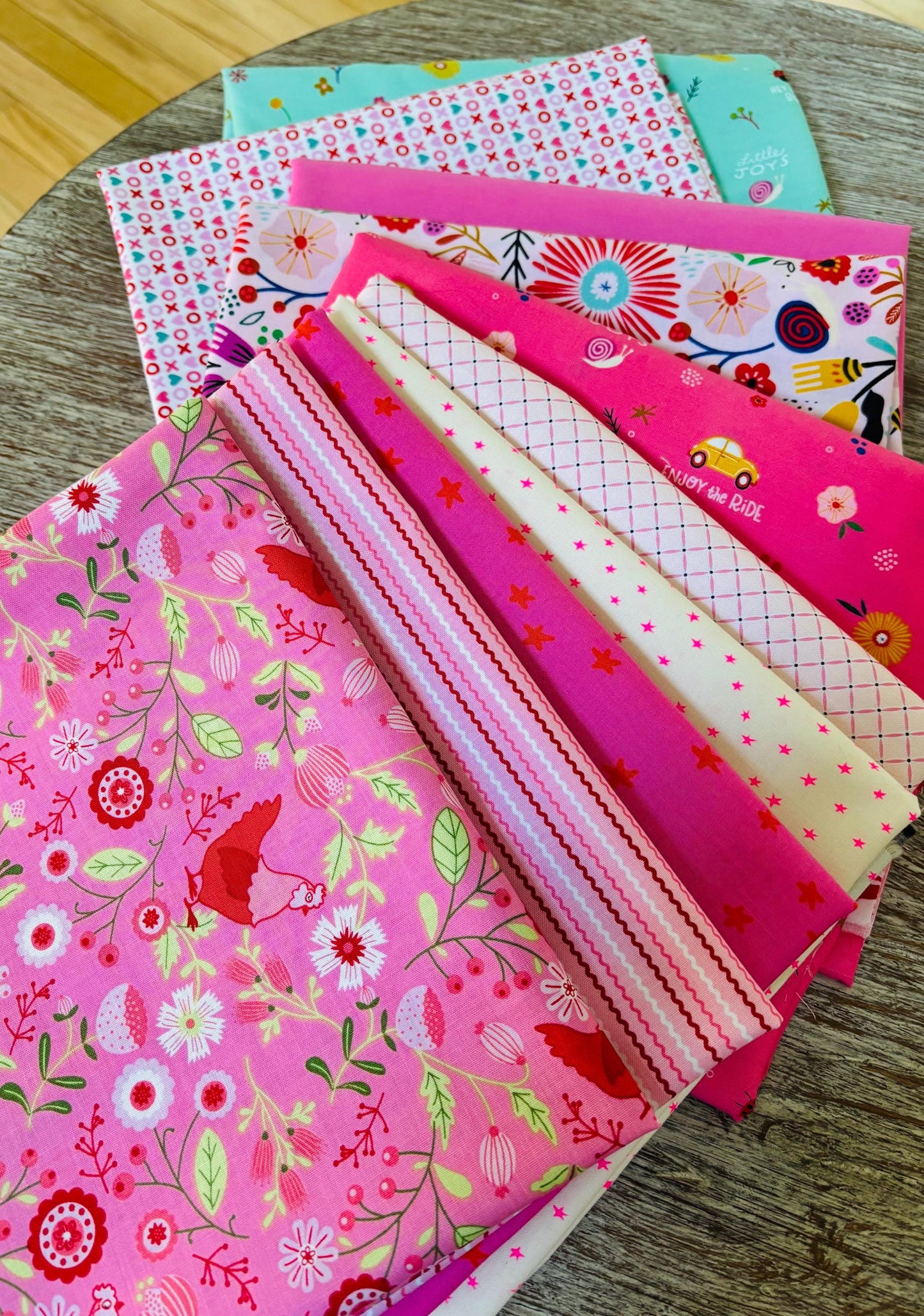 Poppie brights with a touch of starry #2 - 10 fat quarter bundle - Ruby star poppie cotton smitten chicken pink