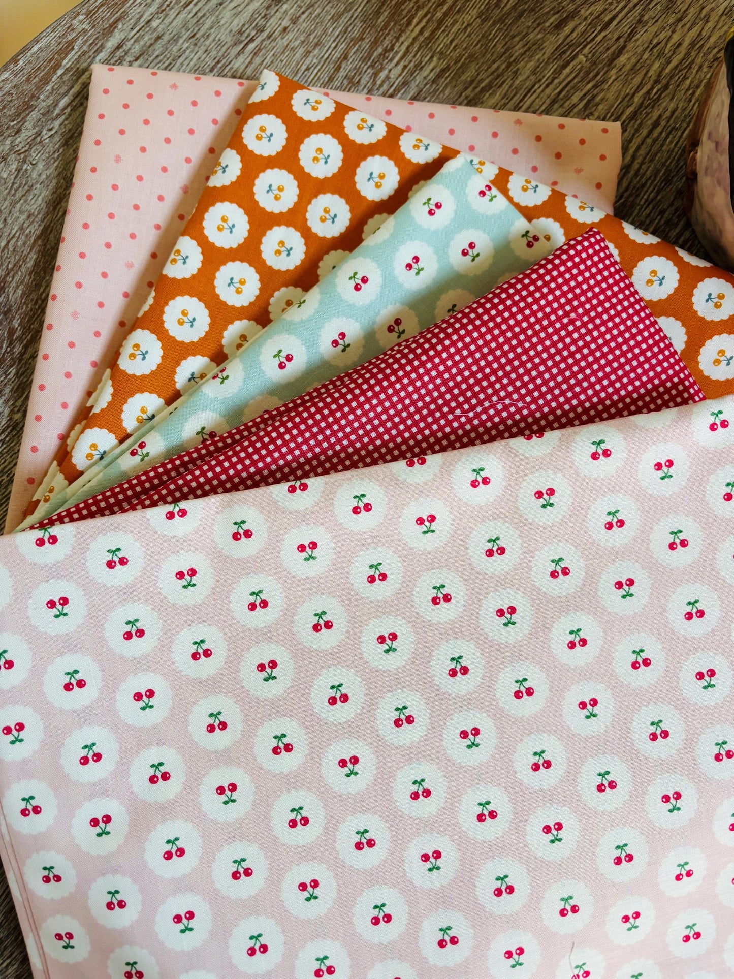 Cherry on top - 6 fat quarter bundle