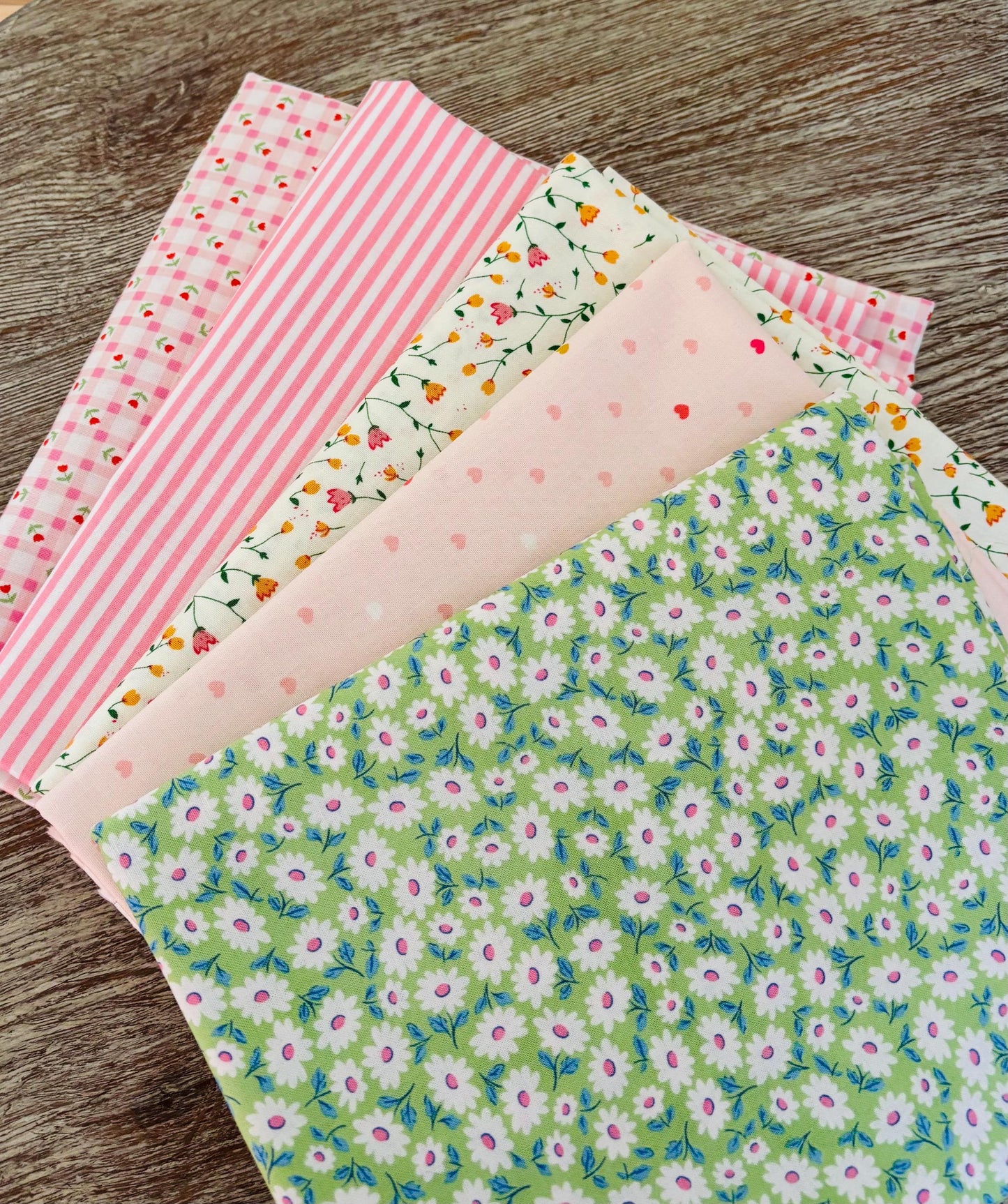 Daisy love - 5 fat quarter bundle - Poppie Cotton and more