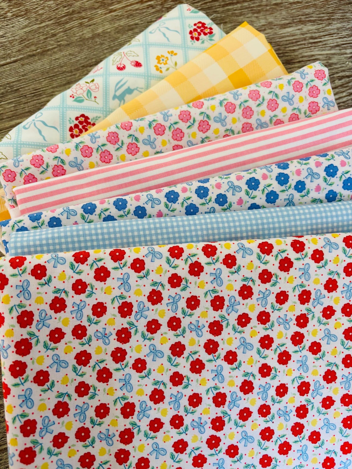 Flower power - 7 fat quarter bundle - Poppie Cotton and blenders