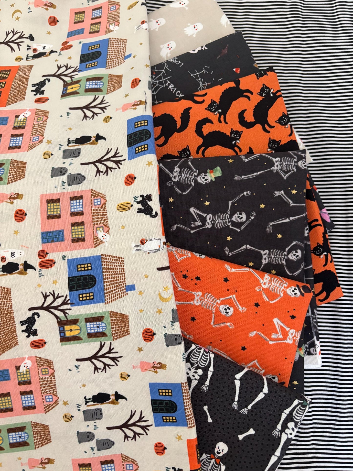 Skeleton crew - 9 fat quarter Halloween Ruby star