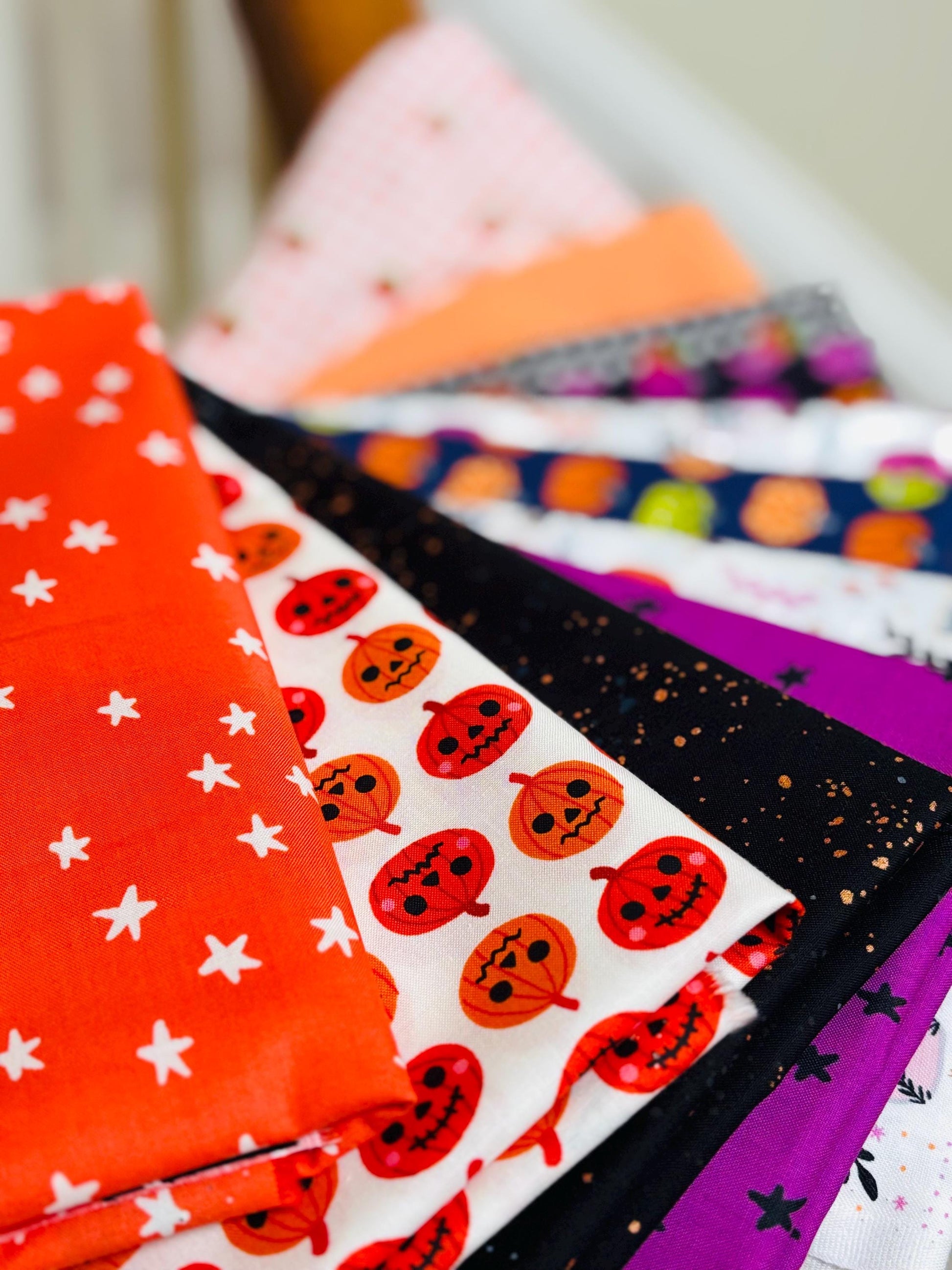 Pumpkin overload halloween 11 fat quarter Freaky bring your own boos Ruby star