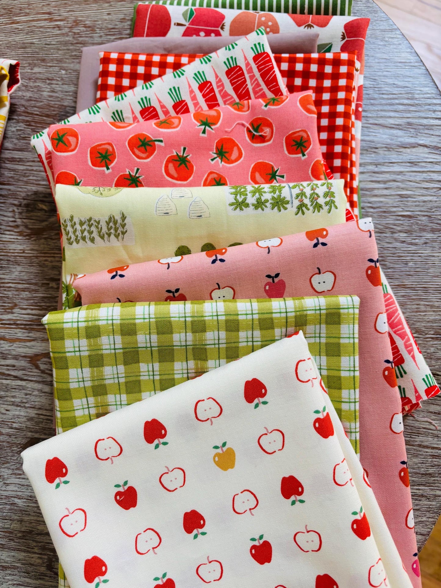 Harvest curated bundle - 10 FQ - in the vegetable garden - cotton nook