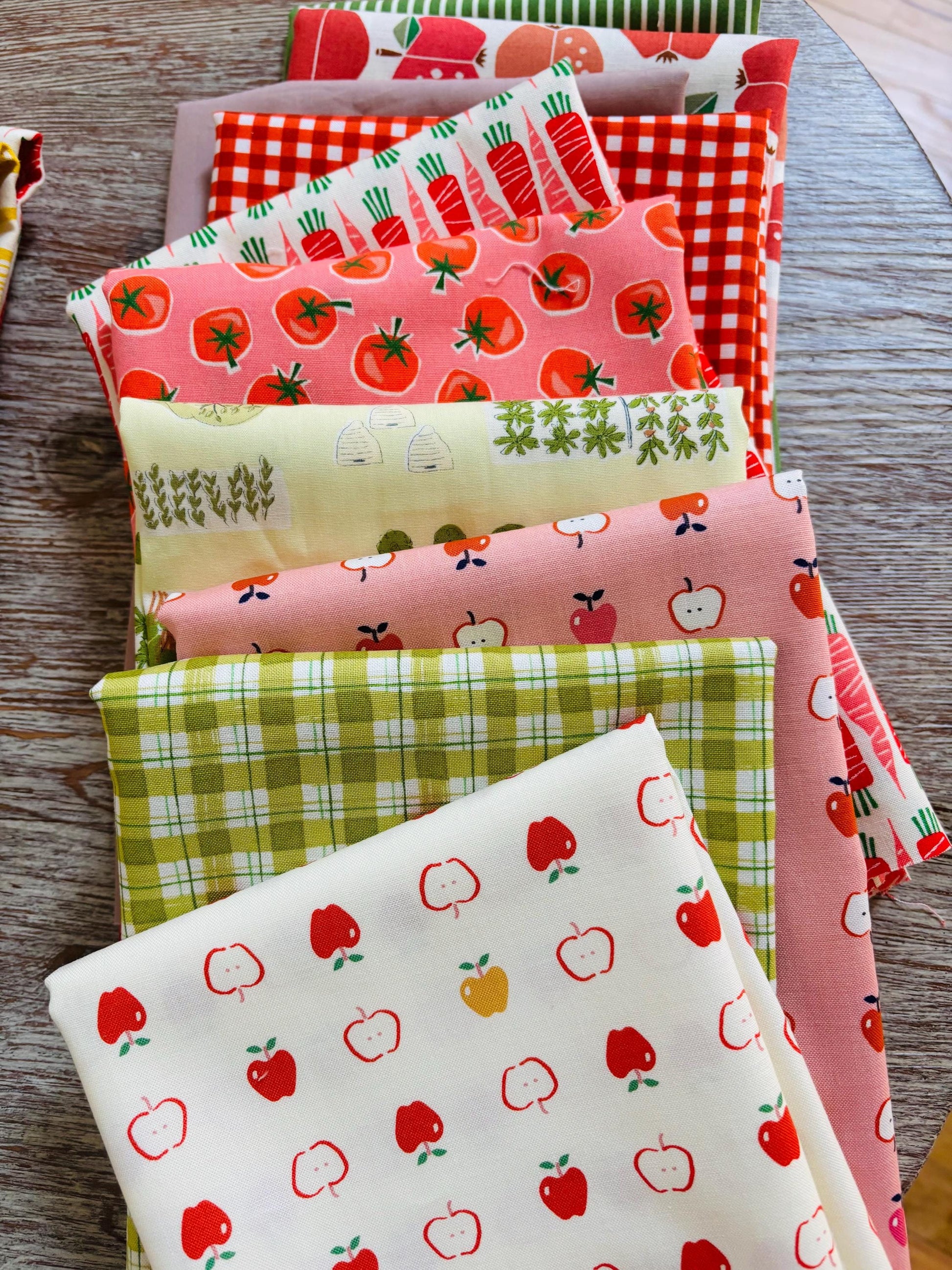 Harvest curated bundle - 10 FQ - in the vegetable garden - cotton nook
