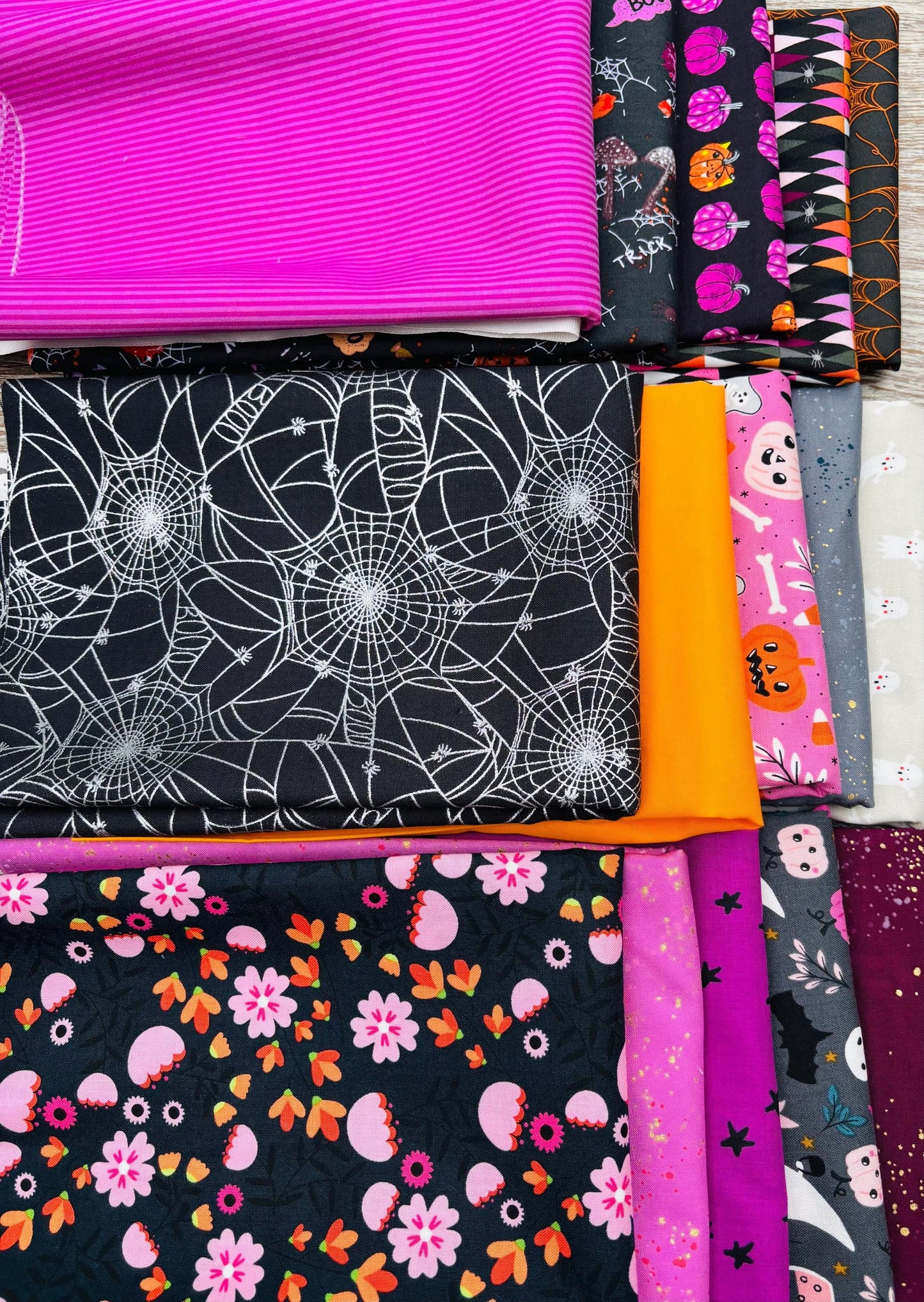 Halloween the darker side - 13 fat quarter bundle - halloween